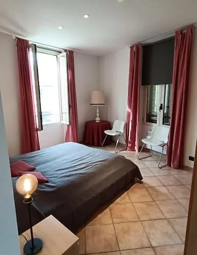 3 Pieces Clemenceau Apartman *